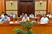 越共中央总书记、国家主席苏林主持中央政治局会议，就成立中央直辖市顺化的提案提出意见【组图】