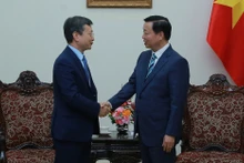 越南政府副总理陈红河会见中国土木工程集团有限公司总经理陈思昌。（图片来源：VGP）