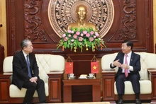北江省省委书记杨文泰会见中国驻越南大使熊波。