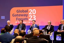 越南政府副总理陈红河率领越南代表团出席欧盟于2023年10月25日至26日在比利时举办的“欧盟全球门户”论坛。（图片来源：越通社）