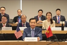 越南政府副总理黎明慨与美国贸易代表凯瑟琳·戴会谈。（图片来源：越通社）