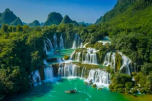 板约瀑布美景。