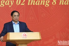 政府总理范明正主持会议。