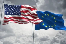 欧盟和美国国旗。（图片：USEU.usmission.gov/越通社）