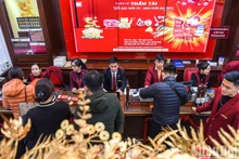 年初民众抢购黄金 祈求开年发财