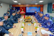越中两国海警举行会谈。（图片来源：越通社）