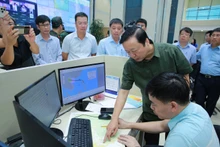 陈红河副总理来到国家水文气象预报中心指导台风防御工作。（图片来源：VGP）