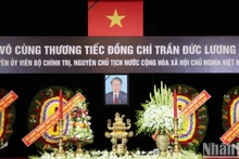 胡志明市为原国家主席陈德良举行吊唁仪式【组图】