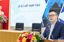 越共中央委员、《人民报》社总编辑、中央宣教与民运部副部长、越南新闻工作者协会协会主席黎国明发表讲话。