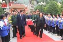 山罗省为在老牺牲的越南志愿军烈士举行追悼会和安葬仪式。（图片来源：越通社）