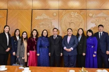 越共中央对外部部长黎怀忠会见蒙古国民主党副主席贝·德勒格尔玛 。（图片来源：越通社）