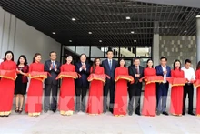 “研究实验室综合体”和“高科技大楼”两个工程落成典礼。（图片来源：越通社）