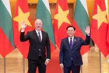 越南国会主席王廷惠与保加利亚议会议长耶利亚兹科夫。