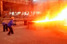 越南最大硅铁生产厂稳定运行。