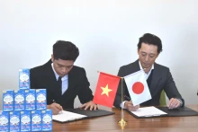 合作协议签字仪式。（图片来源：越通社）