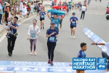 近1200名国际运动员报名参加下龙湾遗产国际马拉松大赛。（图片来源：组委会）