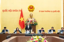 越南国会主席陈青敏主持会议。（图片来源：国会官网）