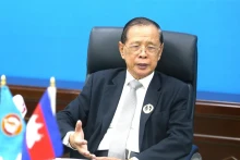 柬埔寨执政党人民党发言人索艾山接受越通社记者的采访。（图片来源：越通社）