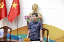 平顺省人民委员会副主席阮鸿海在会议上发言。（图片来源：越通社）