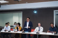 与会代表。