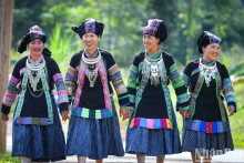 布依族人的笑容。