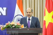 印度驻越南大使桑迪普·阿里亚发表讲话。（图片来源：越通社）