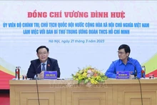 2023年3月21日越南国会主席王廷惠与胡志明共青团中央书记处举行工作会议。（图片来源：越通社） 
