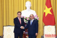 越南国家主席阮春福会见韩国外交部长朴振（组图）