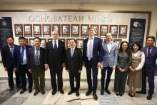 黄成达部长一行造访俄罗斯国立核能研究大学。