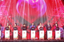越南国家代主席武氏映春出席“2024年国家人道主义月”启动仪式。