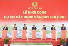 越南政府总理范明正出席嘉平机场建设项目动工仪式。