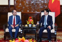越南国家主席梁强会见前来递交国书的古巴驻越南大使罗赫里奥•波兰科•富恩特斯。