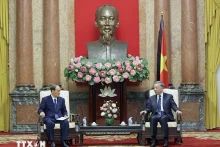 越南国家主席苏林会见日本首相特使、前首相菅义伟。（图片来源：越通社）