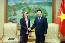 政府常务副总理范平明会见美国俄勒冈州州长凯特·布朗。（图片来源：越通社）