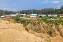 越南崑嵩省公伯隆县发生3.7级地震。
