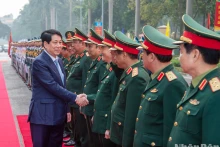 越南国家主席梁强和中央军委和国防部领导。