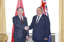越南国会主席王廷惠与新西兰议会议长阿德里安·鲁拉斐。（图片来源：越通社）
