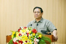 范明正总理发表讲话。