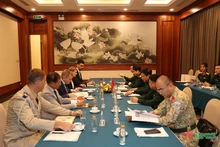 会谈场景。（图片来源·：人民军队报）