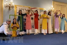 越南传统奥黛走秀活动。（图片来源：越通社）