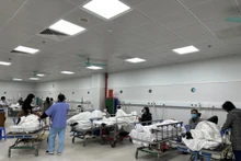 控制疫情在医院中扩散蔓延。