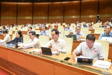 国会代表表决通过关于2025年中央预算安排计划的决议。