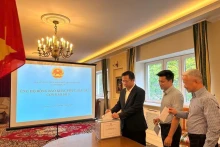 越南驻波兰大使馆发起了为第三号台风“摩羯”灾区民众捐款活动。（图片来源：越通社）