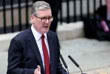 英国新任首相基尔·斯塔默发表讲话。(图片来源:新华社/越通社)