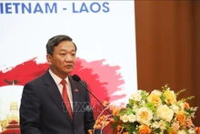 越南驻老挝大使阮明心发表讲话。（图片来源：越通社）
