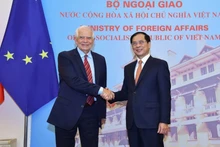 越南外交部长裴青山与欧盟委员会副主席博雷利举行会谈。(图片来源:国际报)