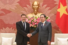 国会主席陈青敏会见澳大利亚驻越南特命全权大使安德鲁·戈莱兹诺夫斯基。