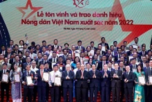 国家主席阮春福出席2022年越南100名优秀农民表彰大会。