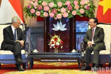 越南国家主席武文赏会见新加坡总理李显龙。