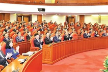 党、国家领导人出席闭幕会。